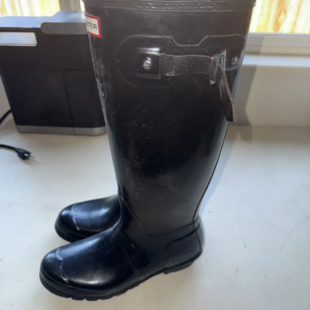 Hunter rain boots Women's Original Tall Gloss Boot US 9 Black